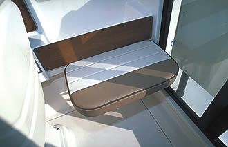 ヤマハ サイドシート(右舷ドライバーズシート後方)(販売終了) ヤマハ サイドシート(右舷ドライバーズシート後方)(販売終了)