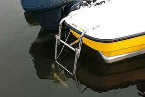 ヤマハ トランサムラダー(右舷)